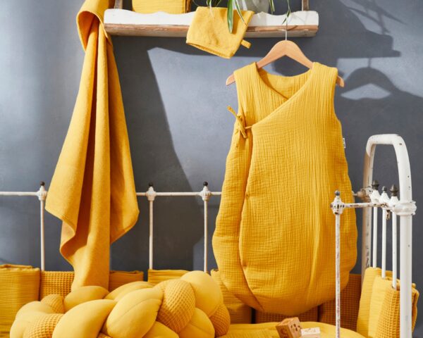 Gigoteuse 6-18 mois MIX & MATCH moutarde de BB&Co - Linge de bébé - 100% coton. Garnissage 100% polyester.