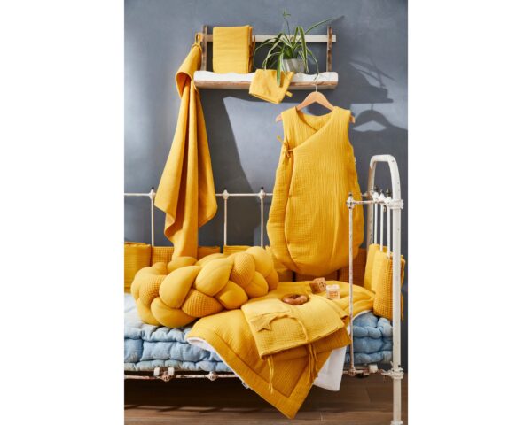 Tour de lit MIX & MATCH moutarde de BB&Co - Linge de bébé - 100% coton. Garnissage 100% polyester.